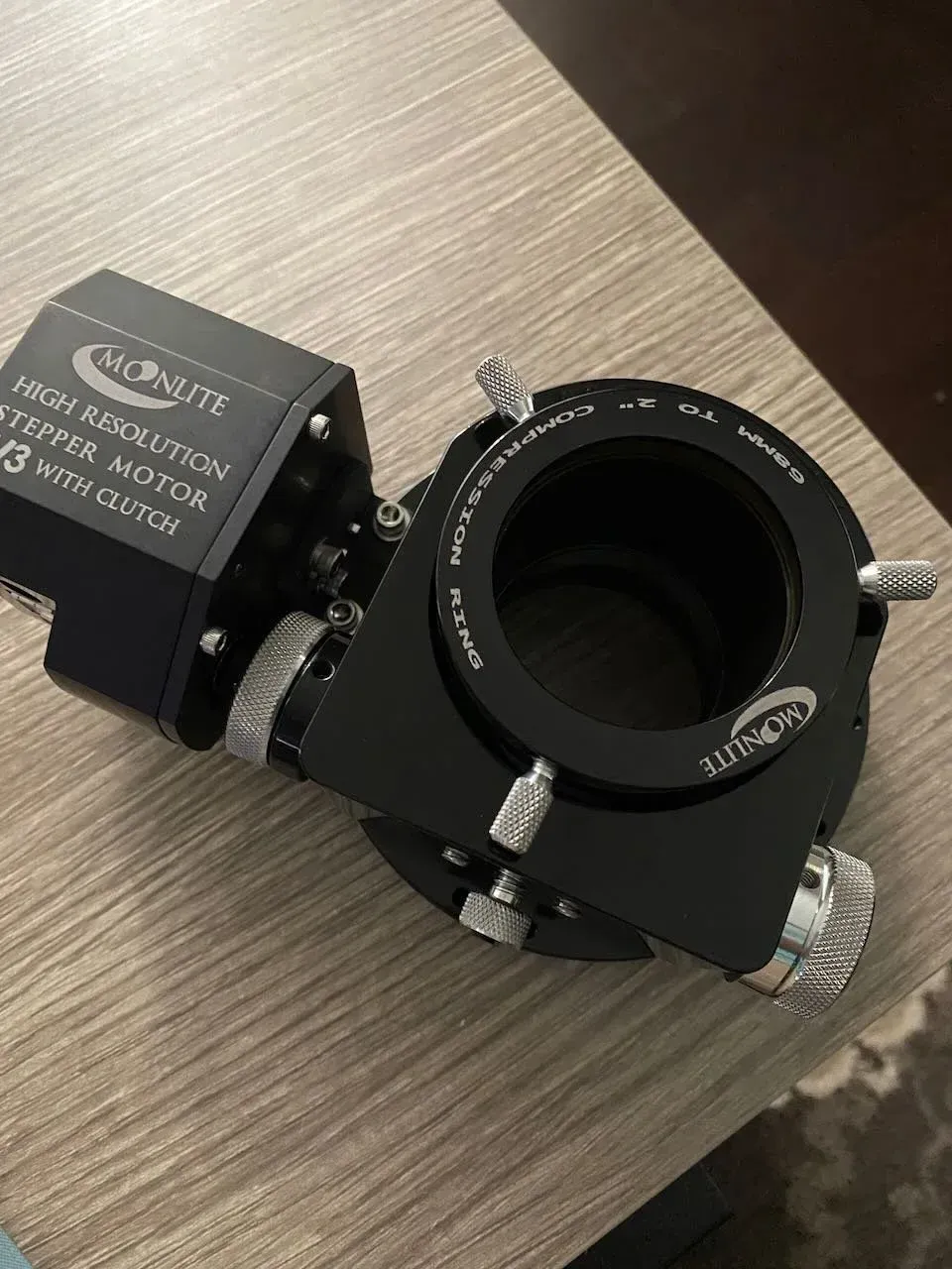 The Moonlite low profile EDGE crayford focuser with stepper motor for automated focusing.