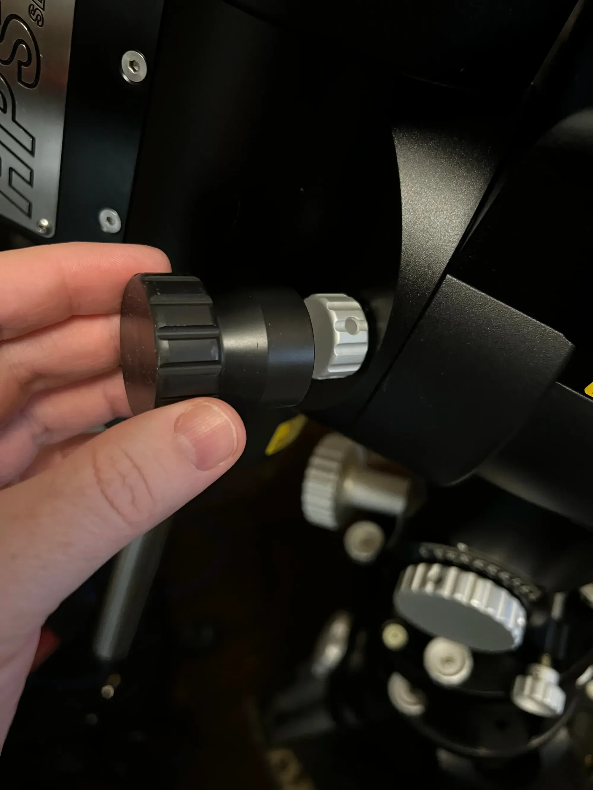  NOTE: A kind person has rightly pointed out that this knob shape is ideal for snagless cable operation. But I still stand by my gripes of not being able to turn these things. 